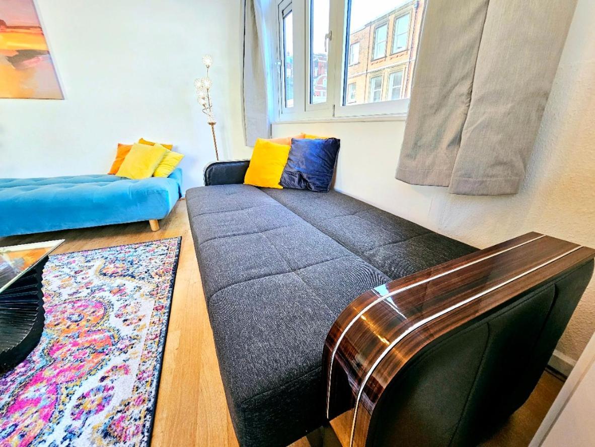 Bright & Spacious In Building With Lift, Right Next To Bayswater Station - Walk To Kensington Palace, Hyde Park, Little Venice & Notting Hill Londen