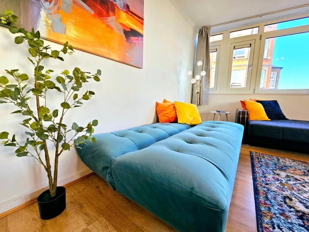 Bright & Spacious In Building With Lift, Right Next To Bayswater Station - Walk To Kensington Palace, Hyde Park, Little Venice & Notting Hill * Londen