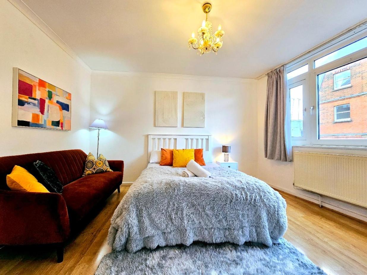 Bright & Spacious In Building With Lift, Right Next To Bayswater Station - Walk To Kensington Palace, Hyde Park, Little Venice & Notting Hill Londen