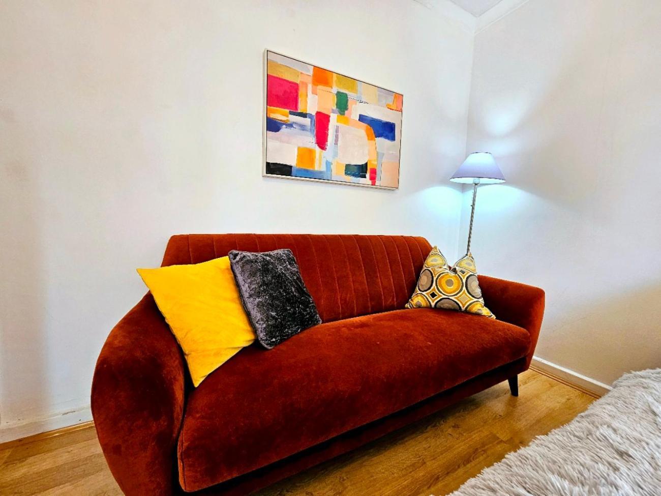 Bright & Spacious In Building With Lift, Right Next To Bayswater Station - Walk To Kensington Palace, Hyde Park, Little Venice & Notting Hill * Londen