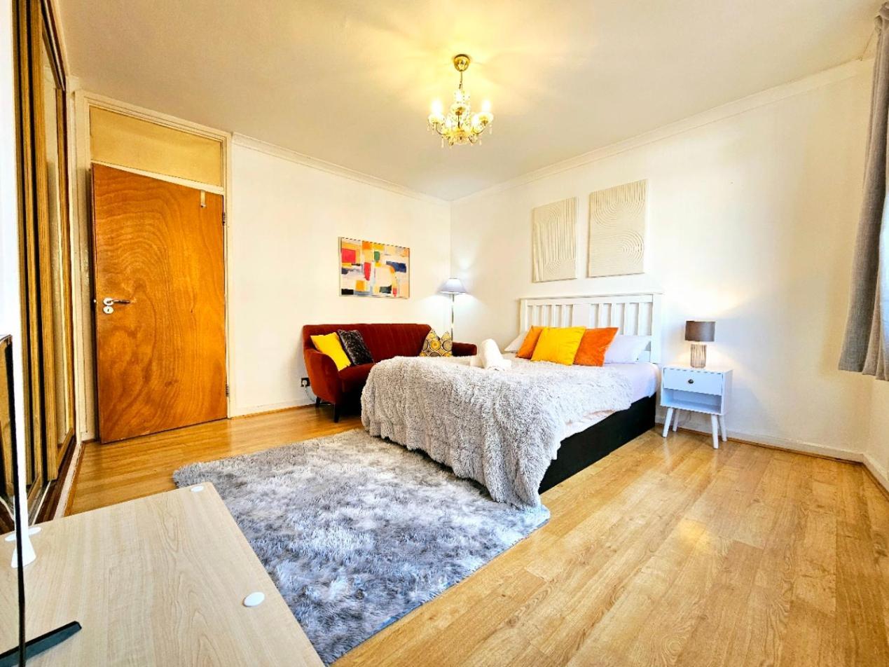 Bright & Spacious In Building With Lift, Right Next To Bayswater Station - Walk To Kensington Palace, Hyde Park, Little Venice & Notting Hill Appartement