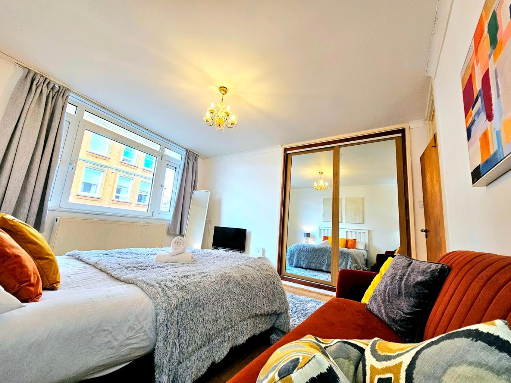 Apartment Bright & Spacious In Building With Lift, Right Next To Bayswater Station - Walk To Kensington Palace, Hyde Park, Little Venice & Notting Hill *