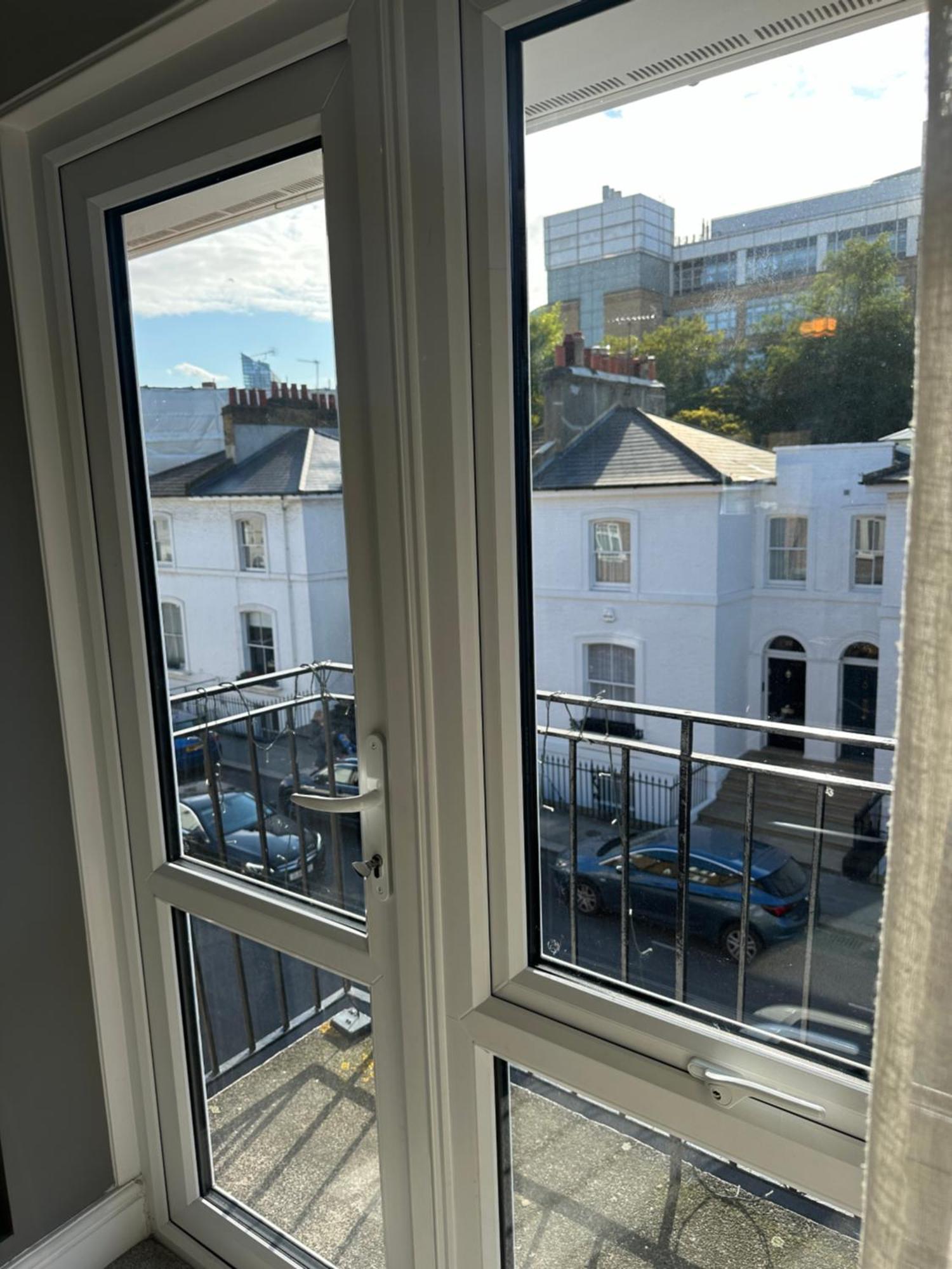 Location In - Kings Road 3-bed With Terrace, Ac & Netflix Appartement