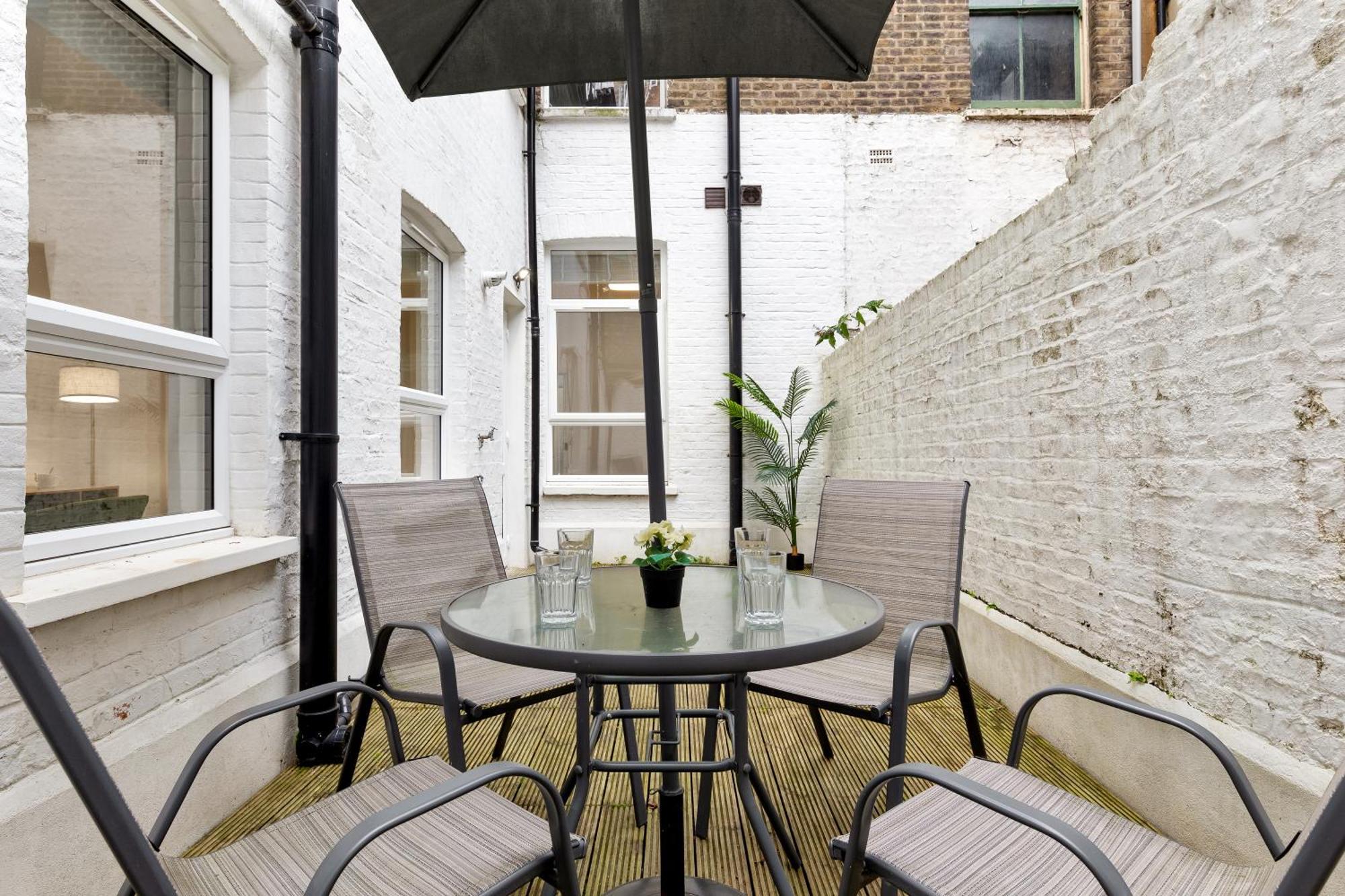 The Farringdon *