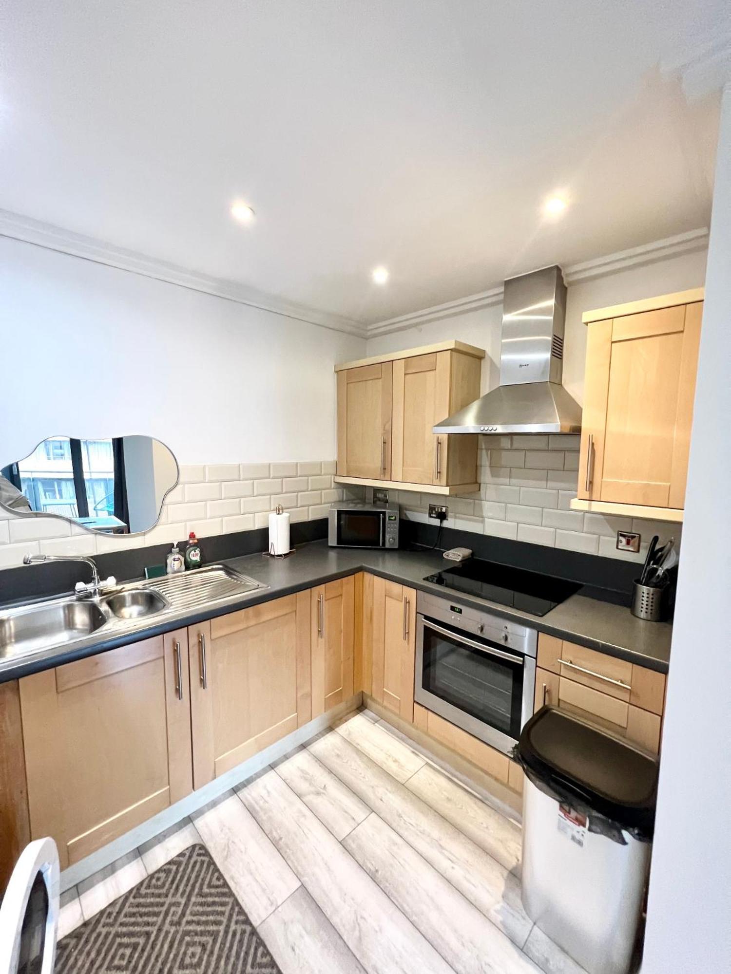 Modern Two Bedroom Two Bath Opp Tube Station Apartamento *