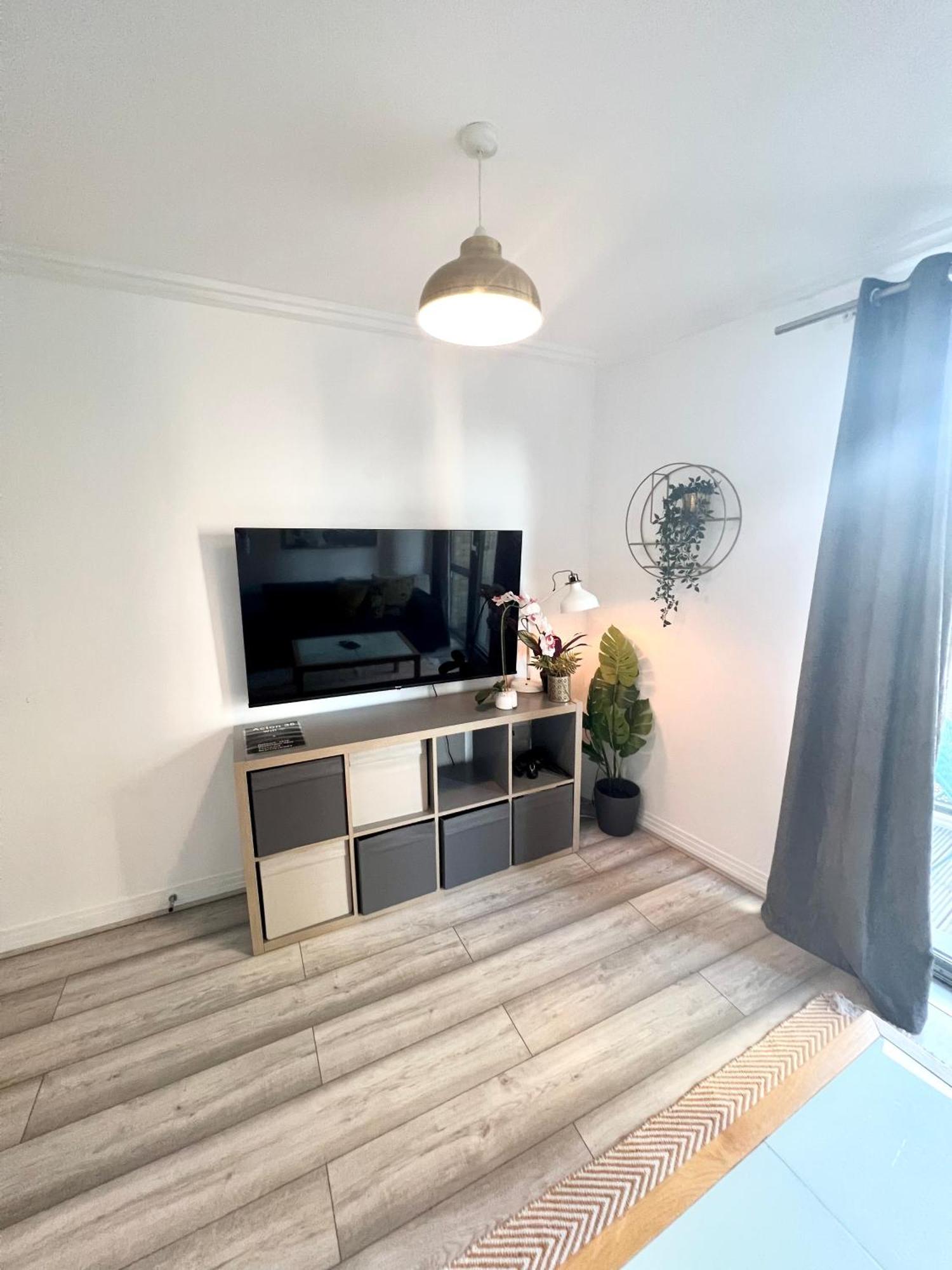 Apartamento Modern Two Bedroom Two Bath Opp Tube Station *