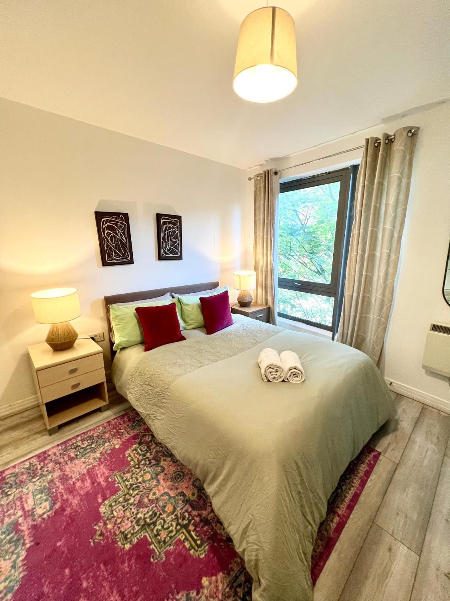 Modern Two Bedroom Two Bath Opp Tube Station Apartamento Londres