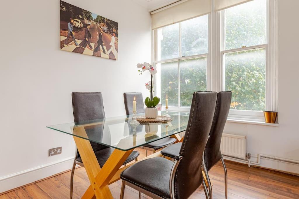 2 Bedroom Flat In St Johns Wood *