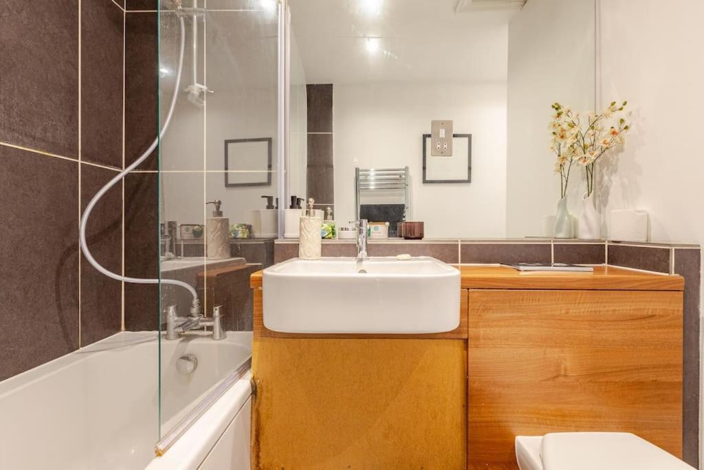 2 Bedroom Flat In St Johns Wood *