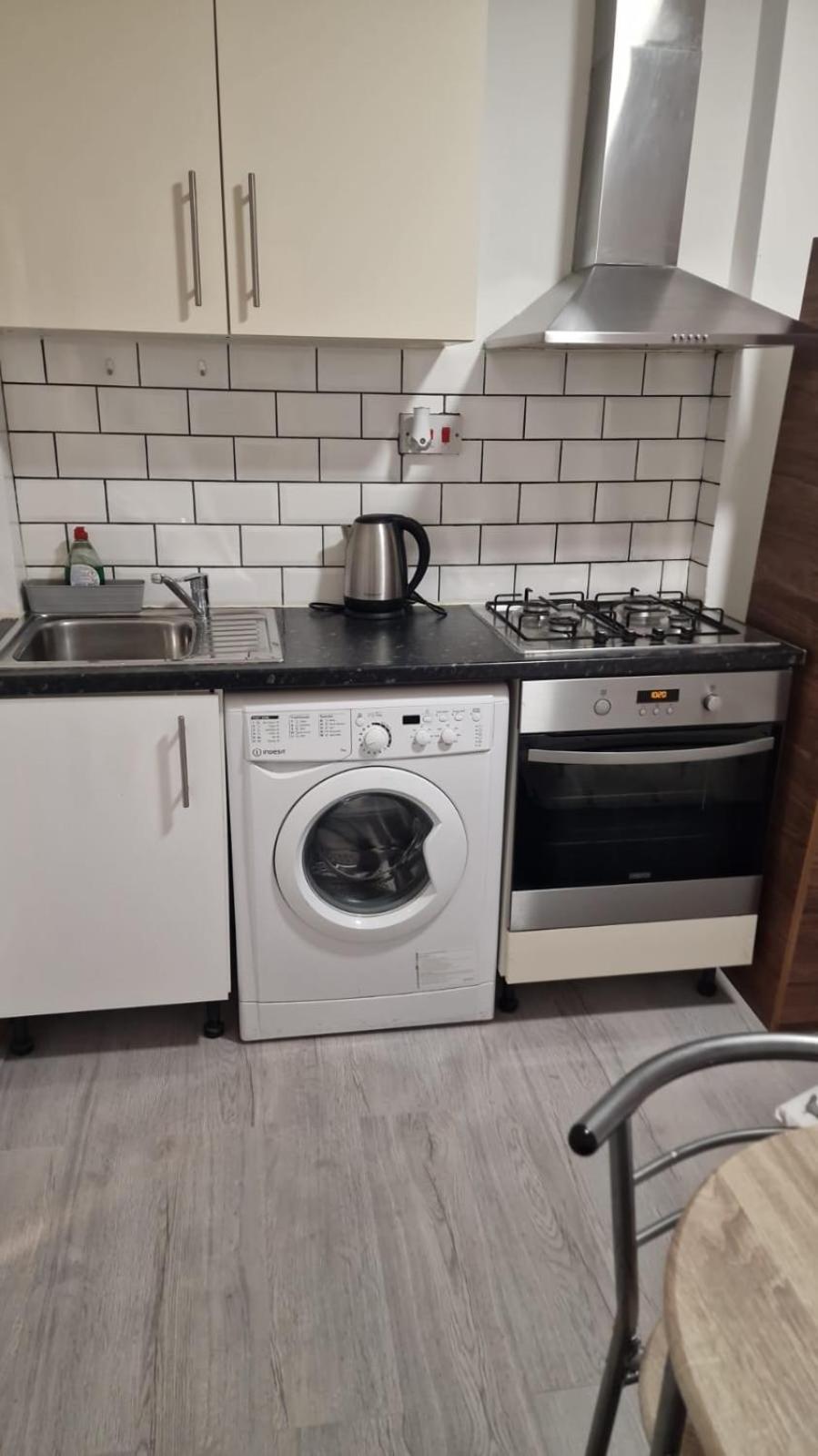 Homey Flat In Heart Of