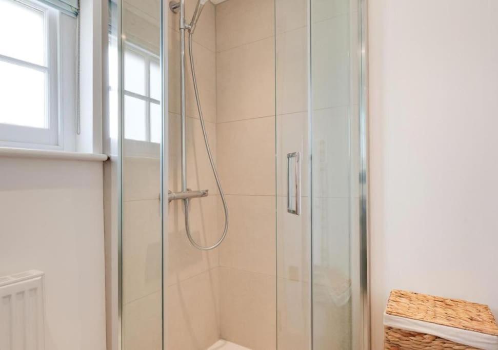 Сasa de vacaciones 5 Bedrooms House In King's Cross *
