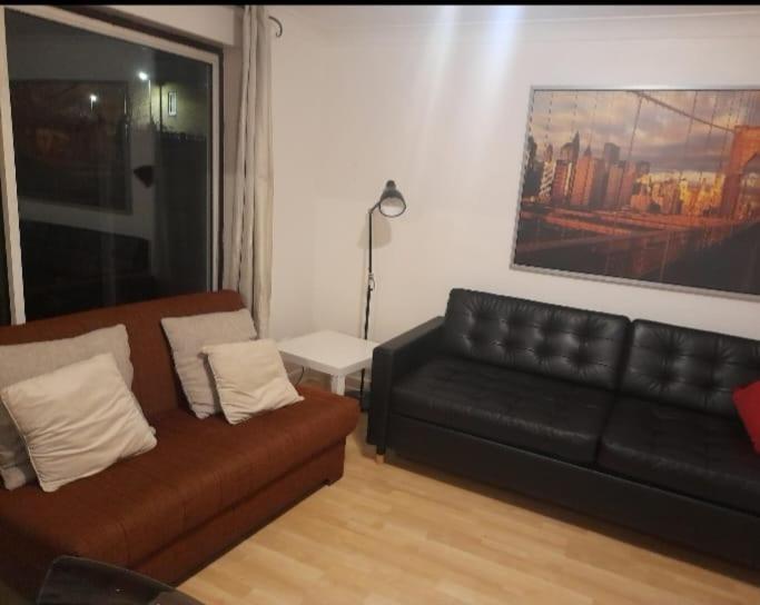 Lovely 2-bedrooom Home, Away From Сasa de vacaciones