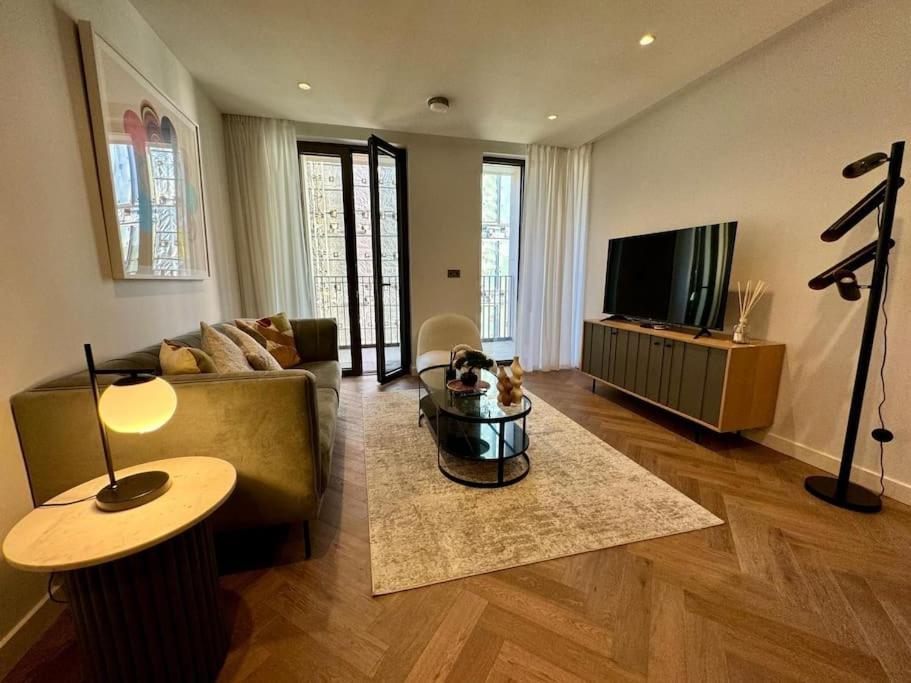 Hyde Park Luxury 2 Bed 2 Bath Balcony Appartement *