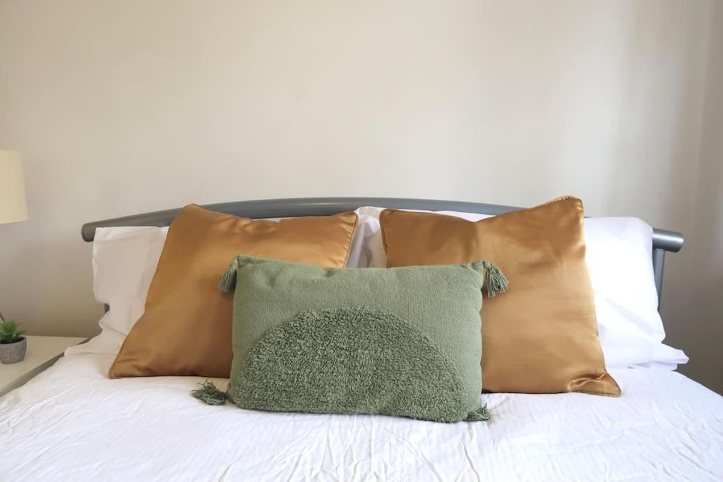 Chic 4-bed In Trendy Clerkenwell W Balcony And Walking Distance To Tube * London
