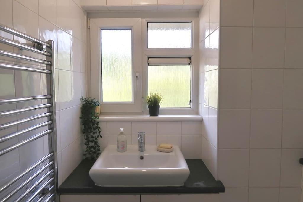 Chic 4-bed In Trendy Clerkenwell W Balcony And Walking Distance To Tube * London