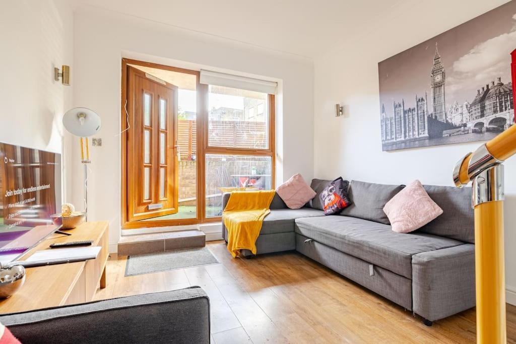 Luxury Near Canning Town- Free Parking