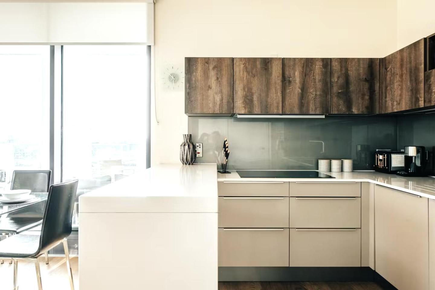 Elegant 3-bedroom Penthouse With A Private Terrace, Lift Access, And Free Wi-fi, Located In Battersea, Nine Elms Appartement Londres