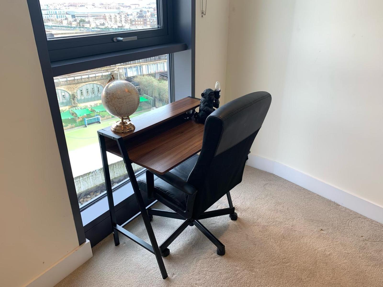 Appartement Elegant 3-bedroom Penthouse With A Private Terrace, Lift Access, And Free Wi-fi, Located In Battersea, Nine Elms Londres