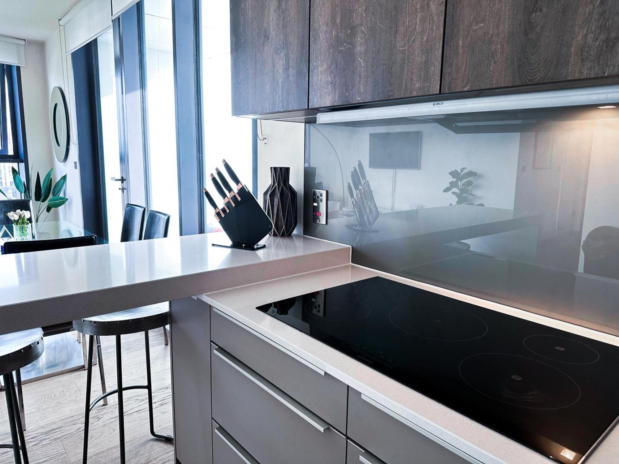 Elegant 3-bedroom Penthouse With A Private Terrace, Lift Access, And Free Wi-fi, Located In Battersea, Nine Elms Appartement *
