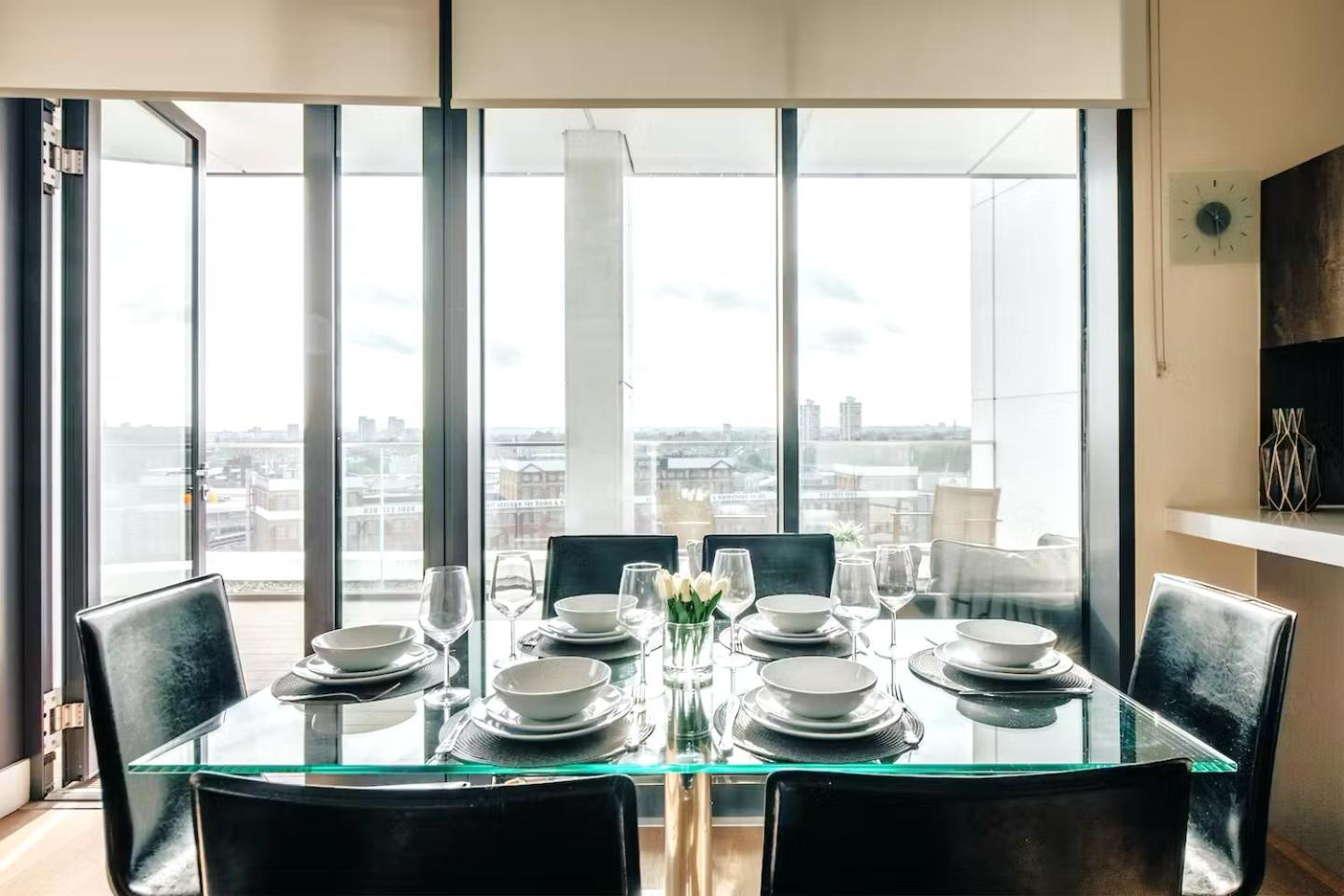 Elegant 3-bedroom Penthouse With A Private Terrace, Lift Access, And Free Wi-fi, Located In Battersea, Nine Elms Appartement Londres