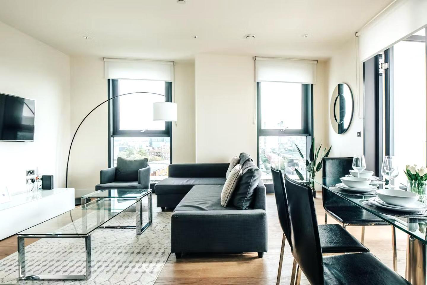 Elegant 3-bedroom Penthouse With A Private Terrace, Lift Access, And Free Wi-fi, Located In Battersea, Nine Elms Appartement *