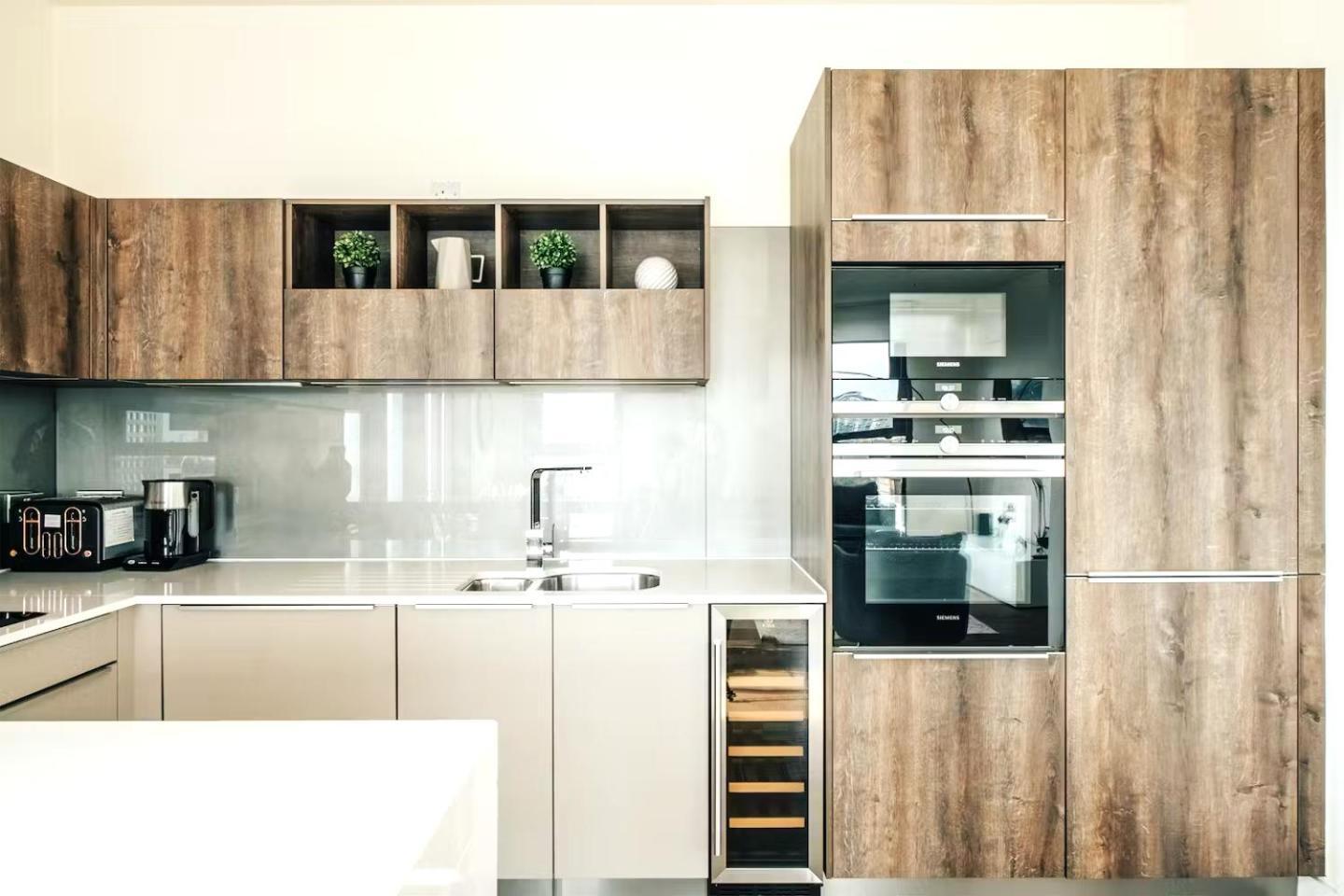 Appartement Elegant 3-bedroom Penthouse With A Private Terrace, Lift Access, And Free Wi-fi, Located In Battersea, Nine Elms *