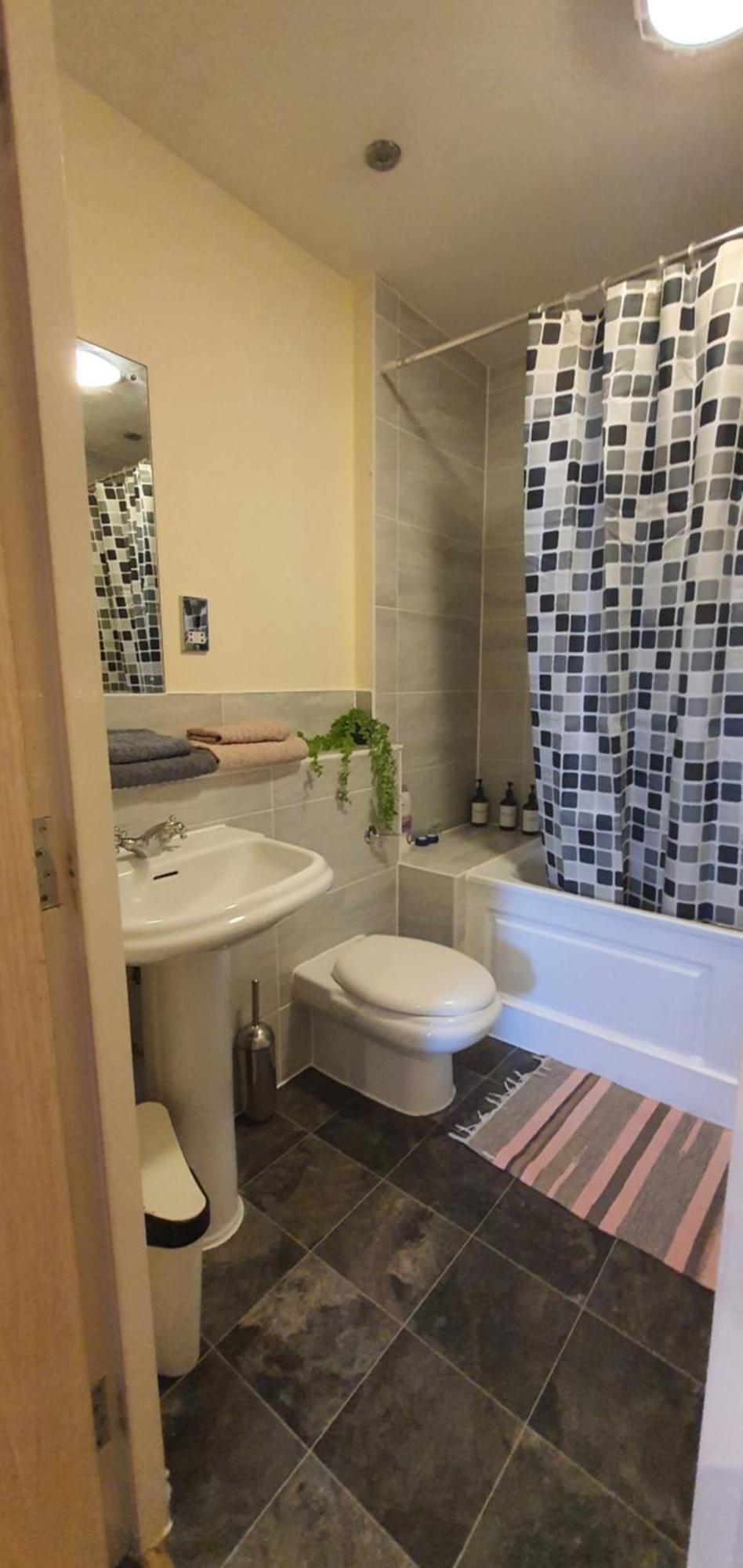 Double Room&private Bath Near The Square Mile * London