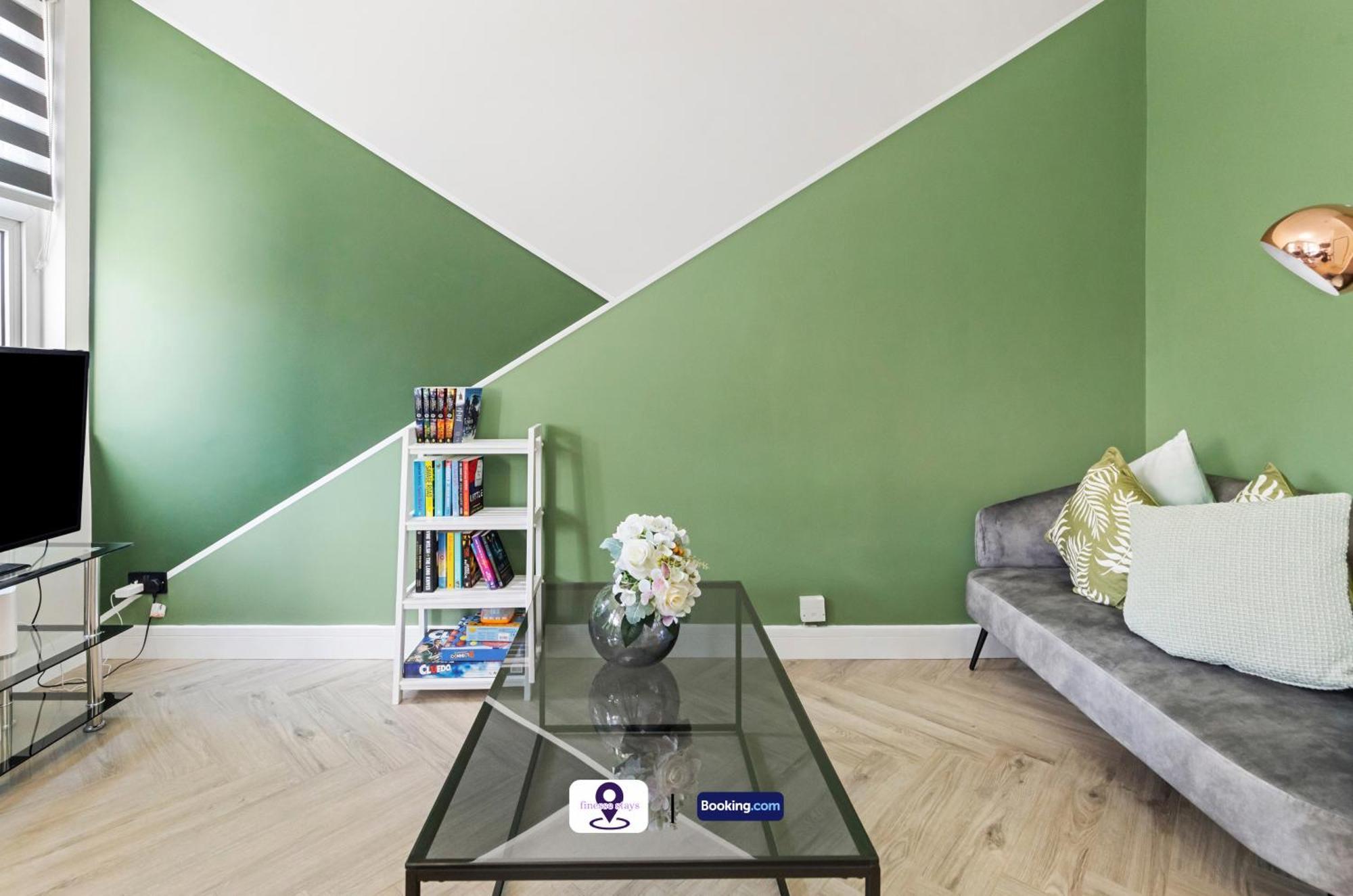 Last-minute Secure ! Limited Time L Exclusive On 2 Bedroom, High Spec Luxury Flat By Finesse Short Lets & Serviced With Free Wifi * Londen