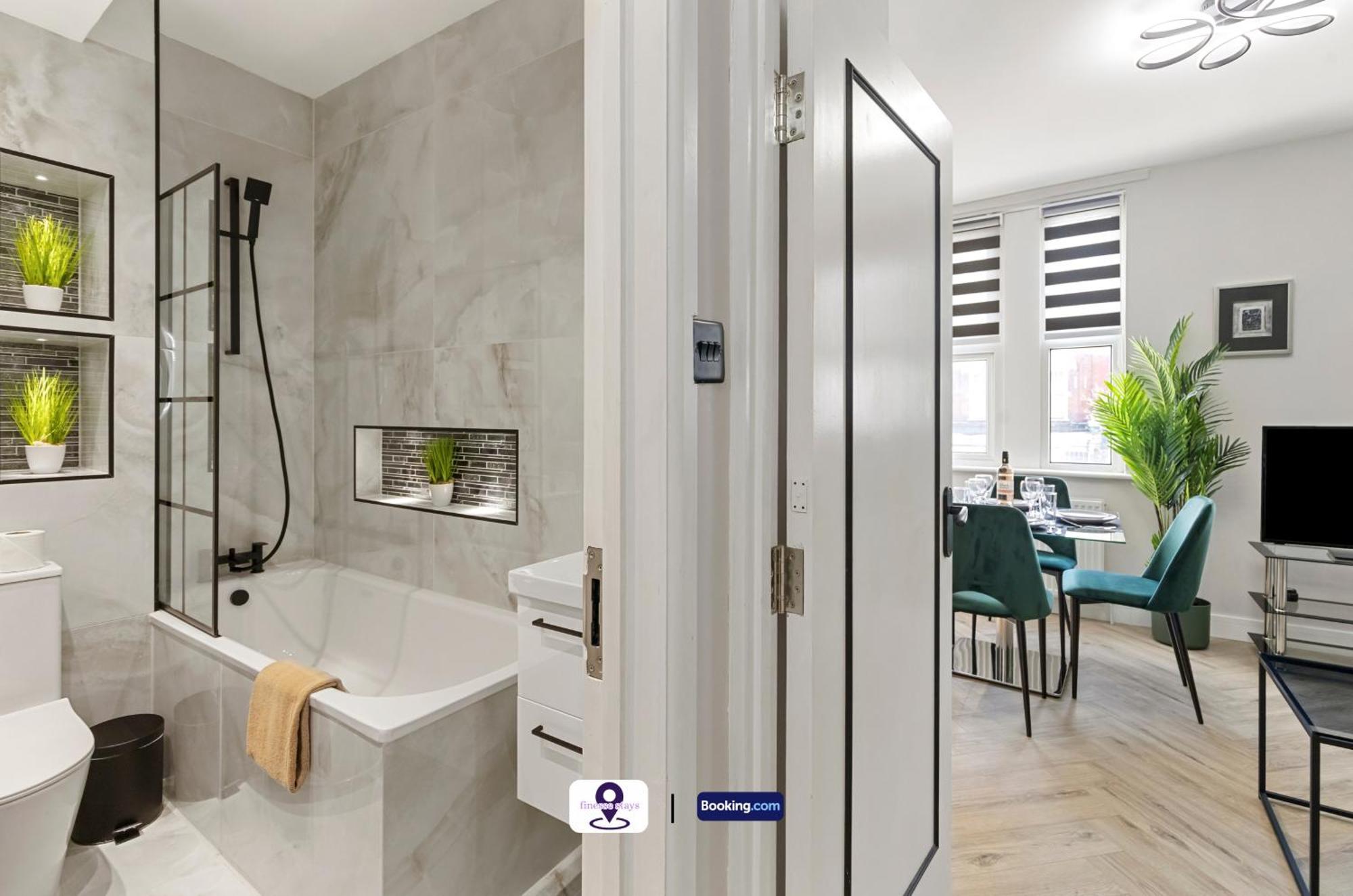 Last-minute Secure ! Limited Time L Exclusive On 2 Bedroom, High Spec Luxury Flat By Finesse Short Lets & Serviced With Free Wifi *