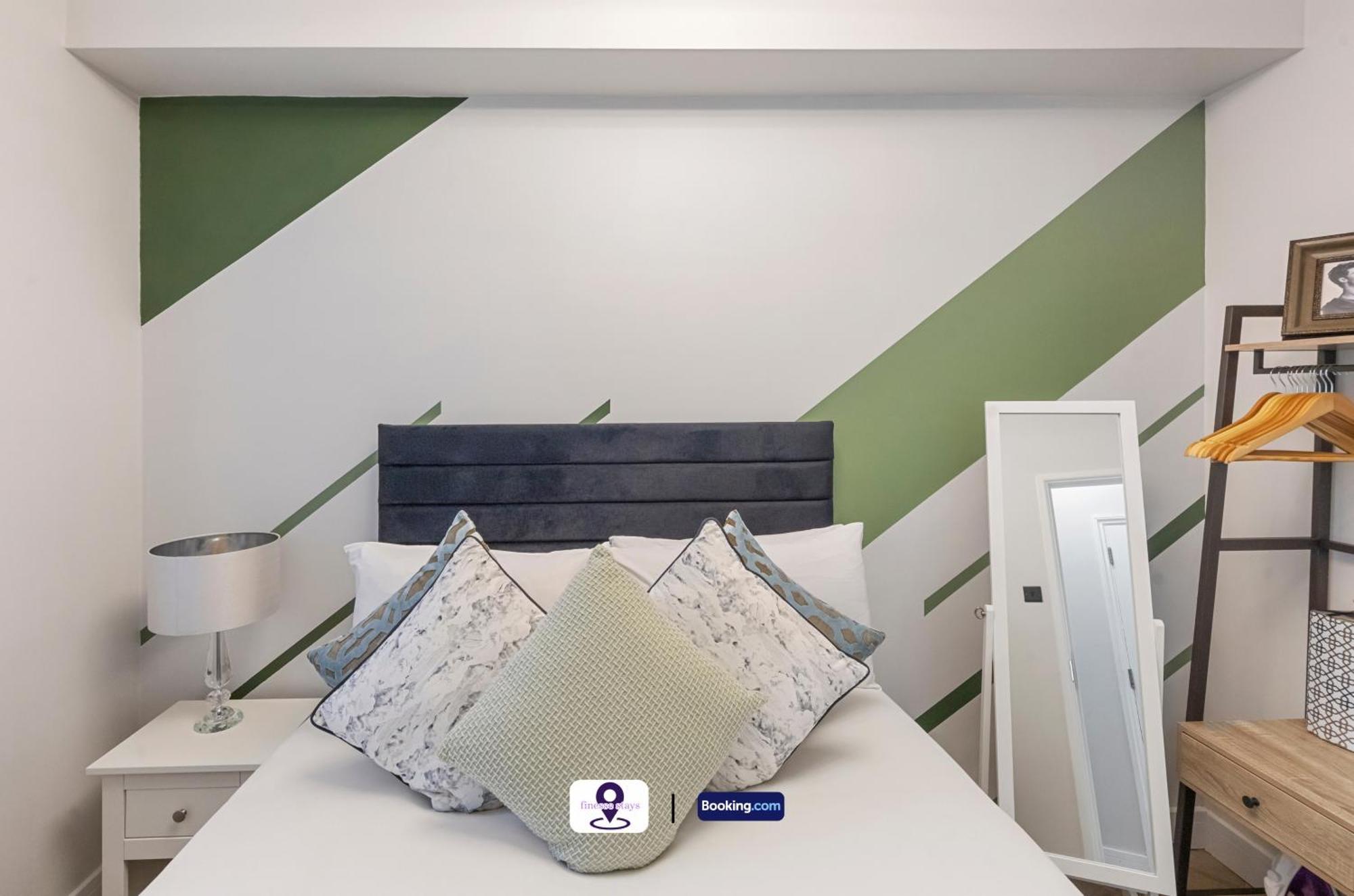 Last-minute Secure ! Limited Time L Exclusive On 2 Bedroom, High Spec Luxury Flat By Finesse Short Lets & Serviced With Free Wifi