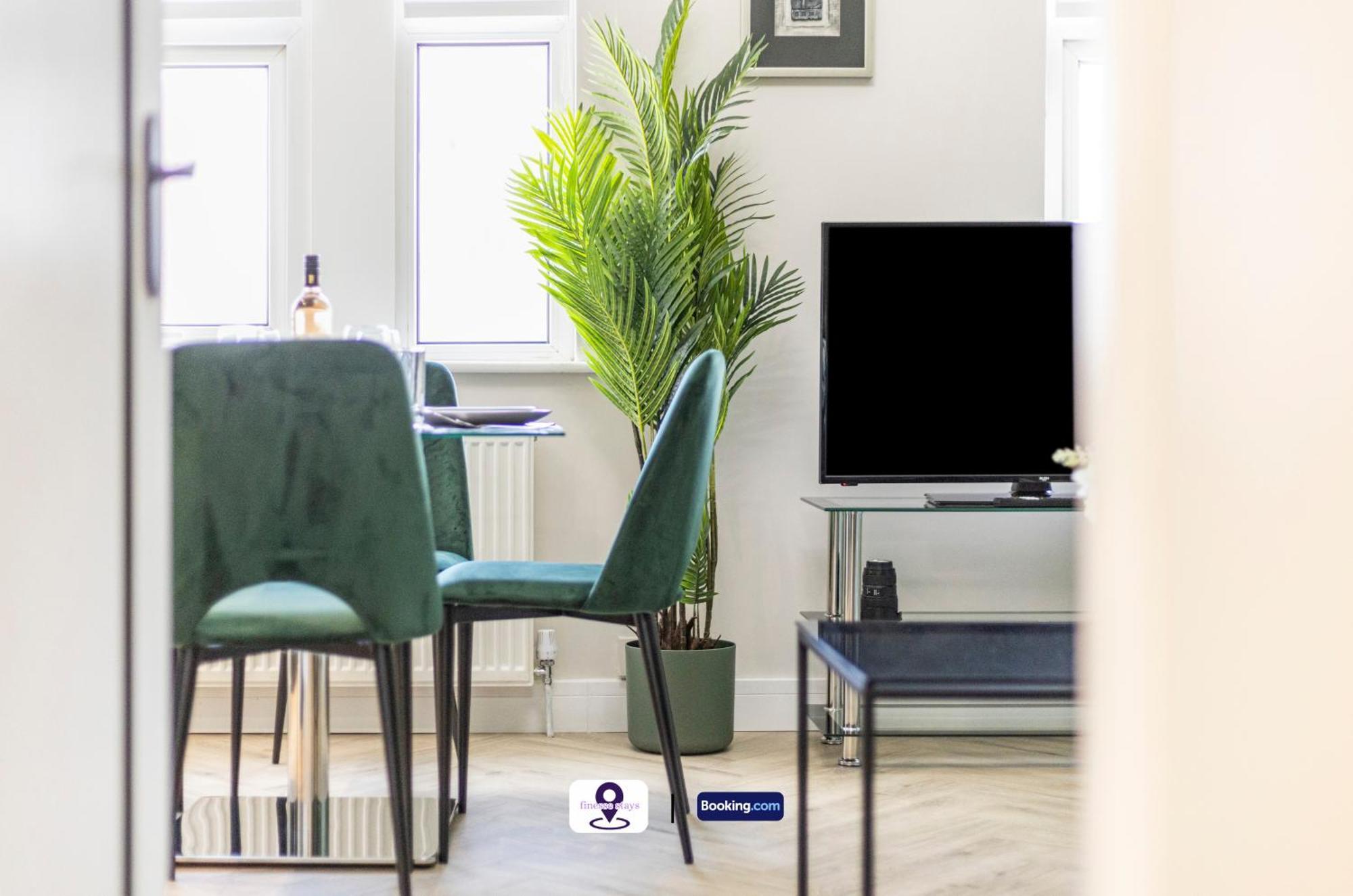 Last-minute Secure ! Limited Time L Exclusive On 2 Bedroom, High Spec Luxury Flat By Finesse Short Lets & Serviced With Free Wifi Londres
