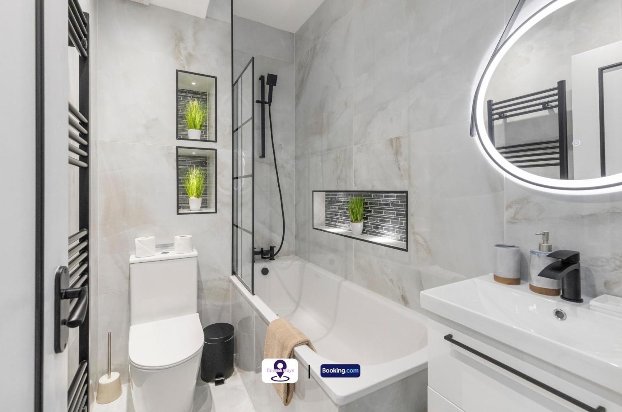 Last-minute Secure ! Limited Time L Exclusive On 2 Bedroom, High Spec Luxury Flat By Finesse Short Lets & Serviced With Free Wifi * Londres
