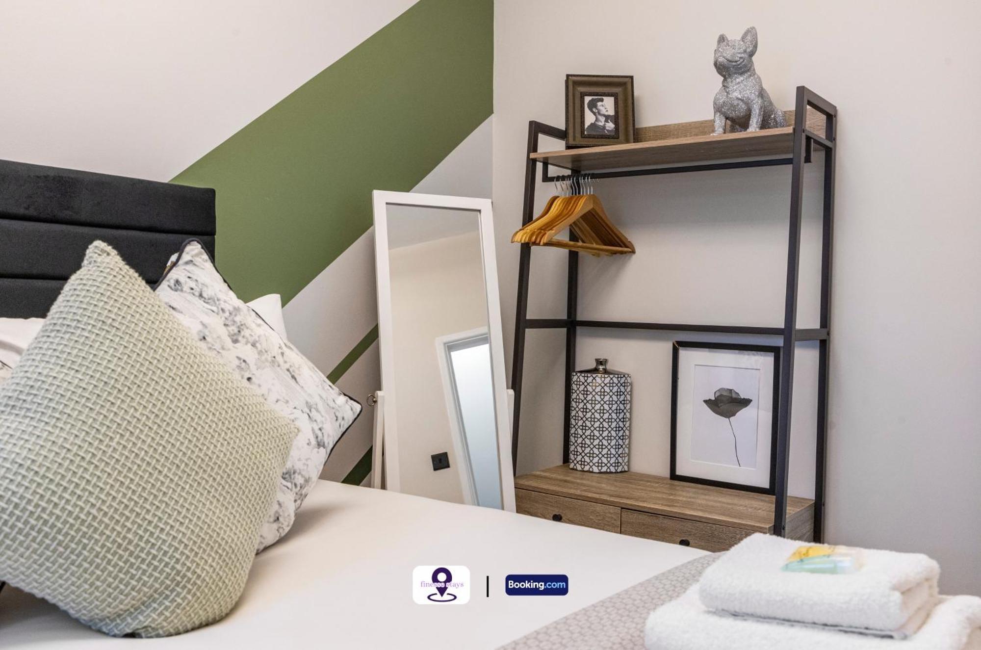 Last-minute Secure ! Limited Time L Exclusive On 2 Bedroom, High Spec Luxury Flat By Finesse Short Lets & Serviced With Free Wifi *
