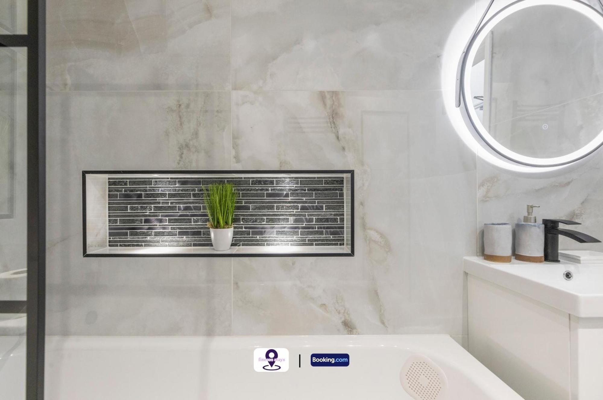 Apartamento Last-minute Secure ! Limited Time L Exclusive On 2 Bedroom, High Spec Luxury Flat By Finesse Short Lets & Serviced With Free Wifi *