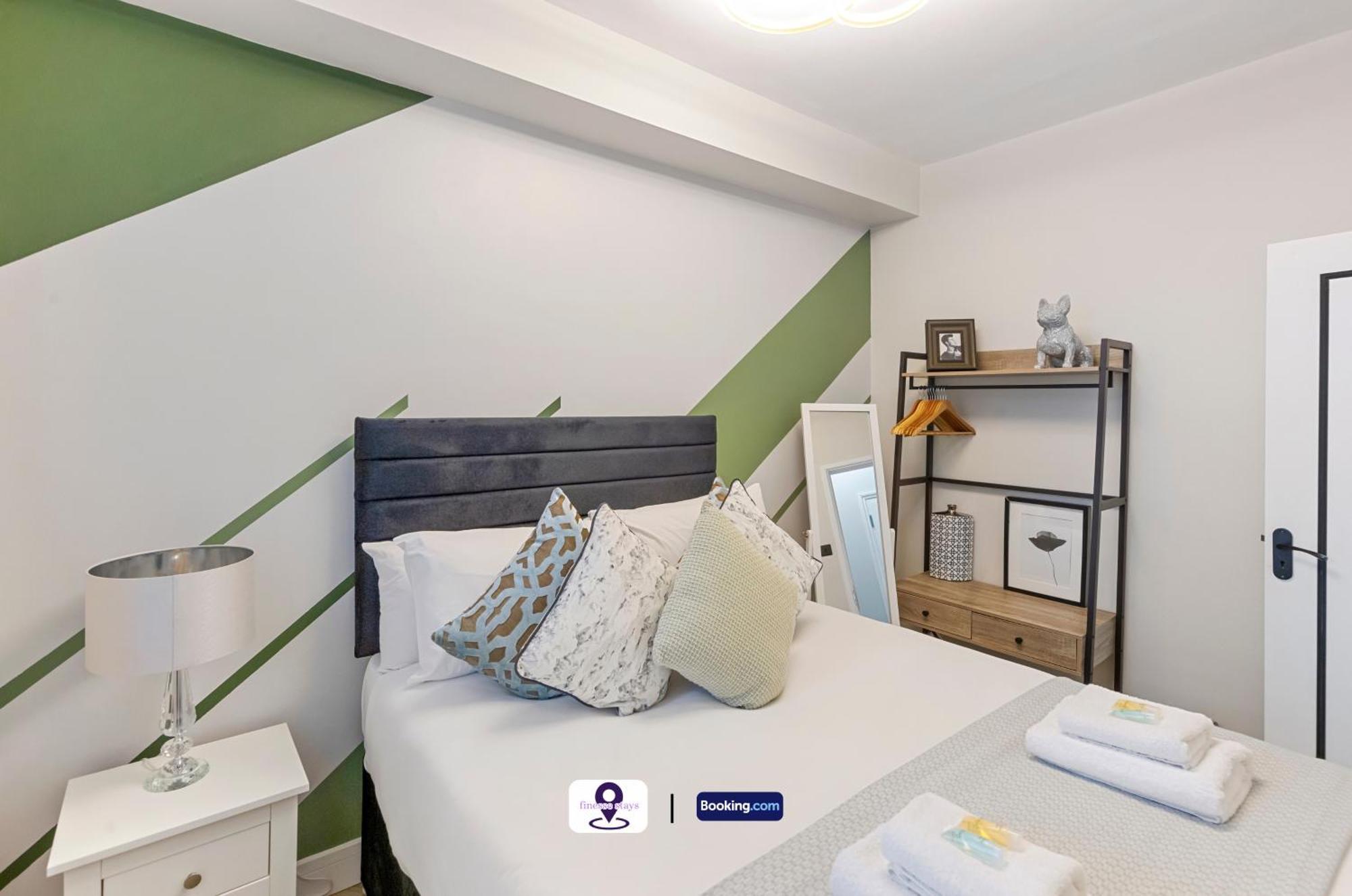Last-minute Secure ! Limited Time L Exclusive On 2 Bedroom, High Spec Luxury Flat By Finesse Short Lets & Serviced With Free Wifi *