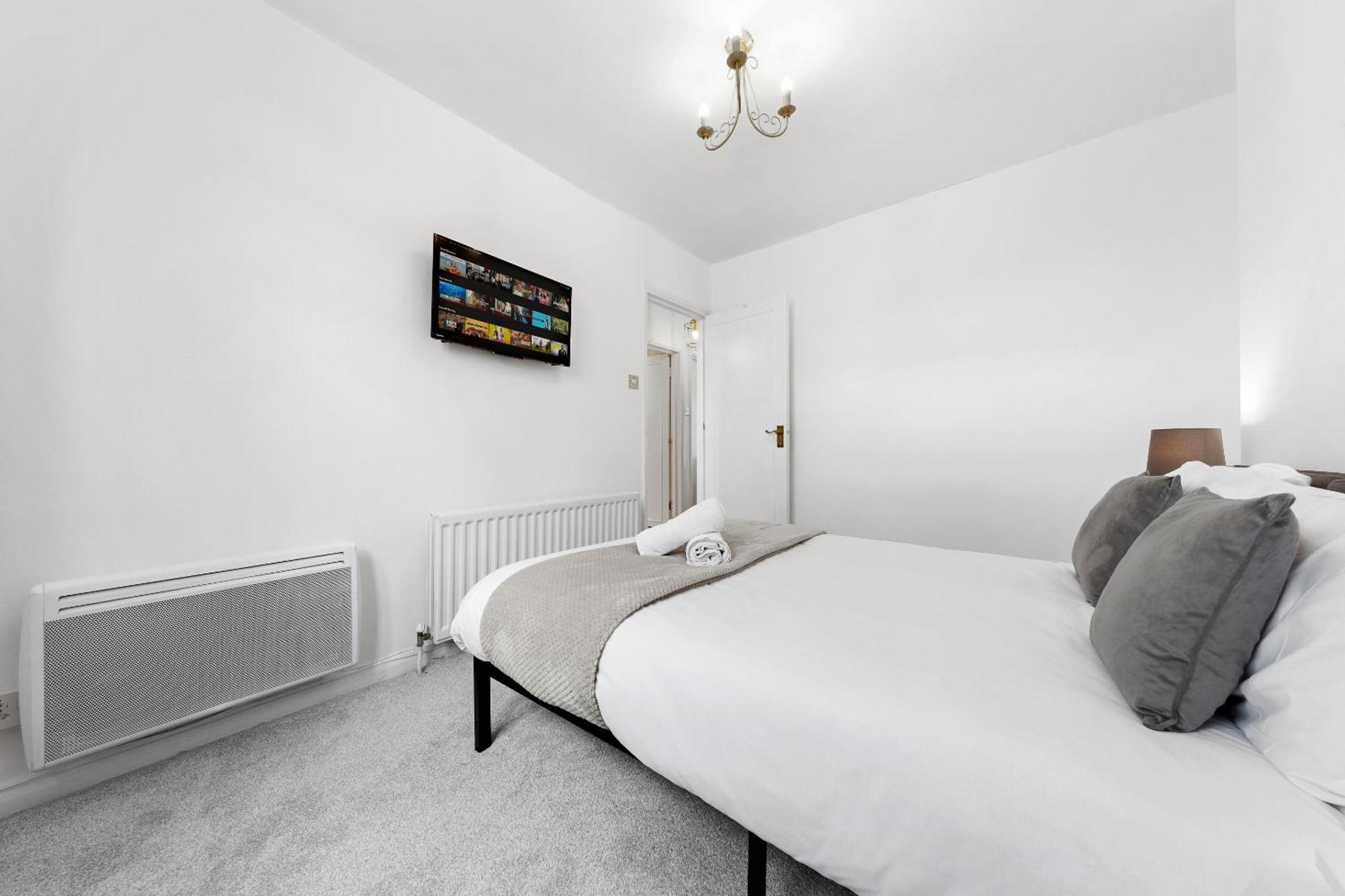 Newly Renovated Kensington 2 Bedroom With Balcony Near Harrods Sleeps 6, 2 Min Walk From Station Appartement Londres