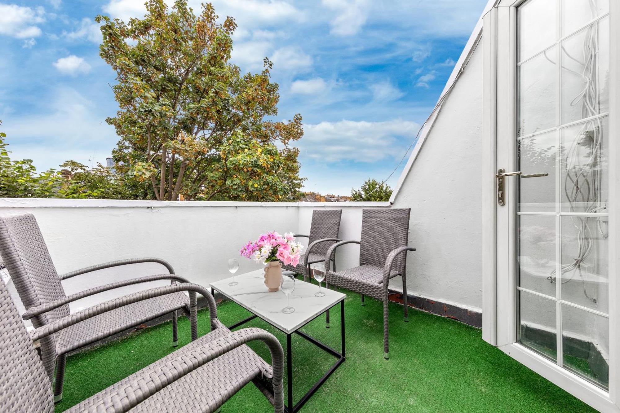Appartement Newly Renovated Kensington 2 Bedroom With Balcony Near Harrods Sleeps 6, 2 Min Walk From Station Londres