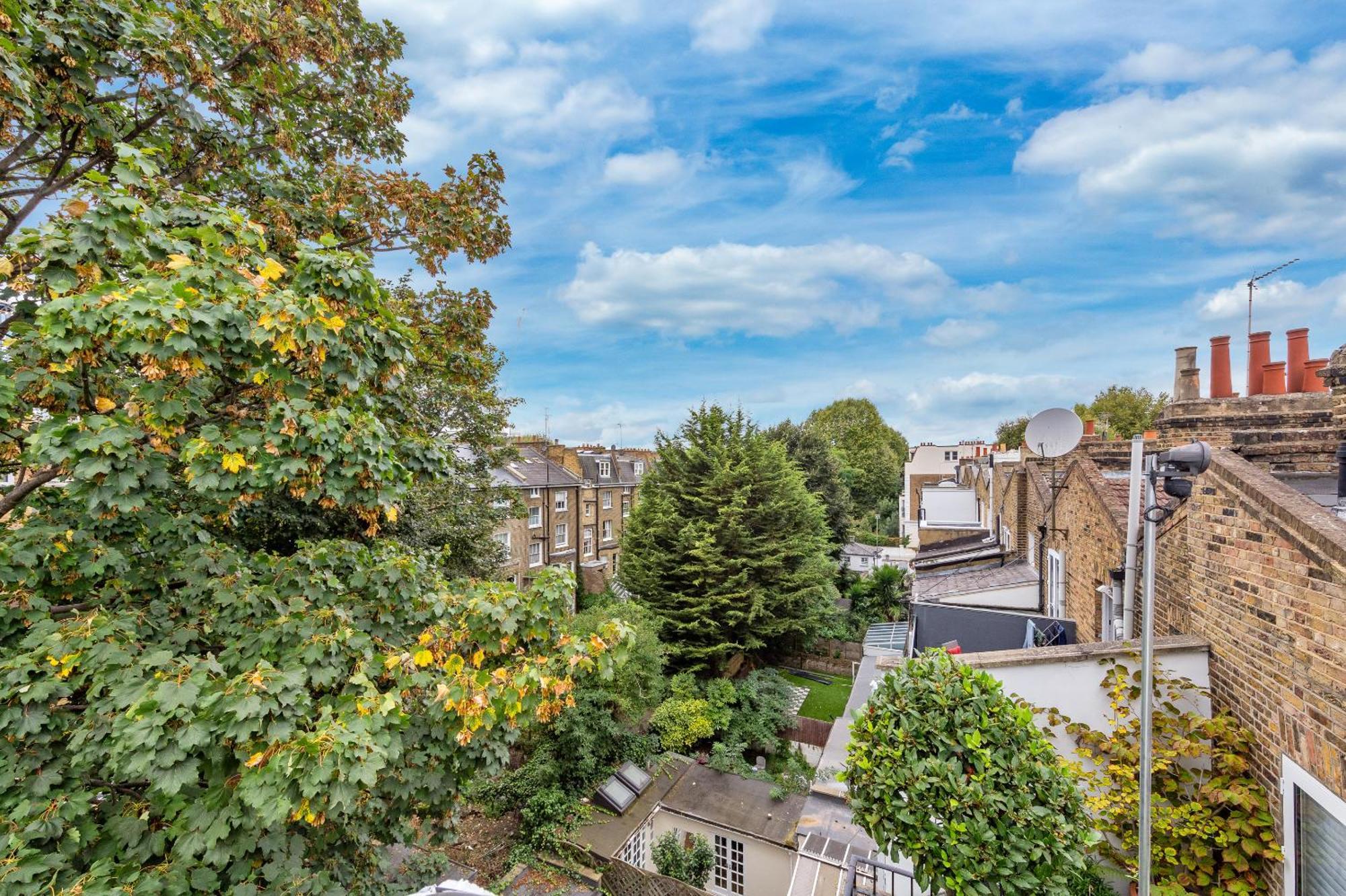 Newly Renovated Kensington 2 Bedroom With Balcony Near Harrods Sleeps 6, 2 Min Walk From Station Londres