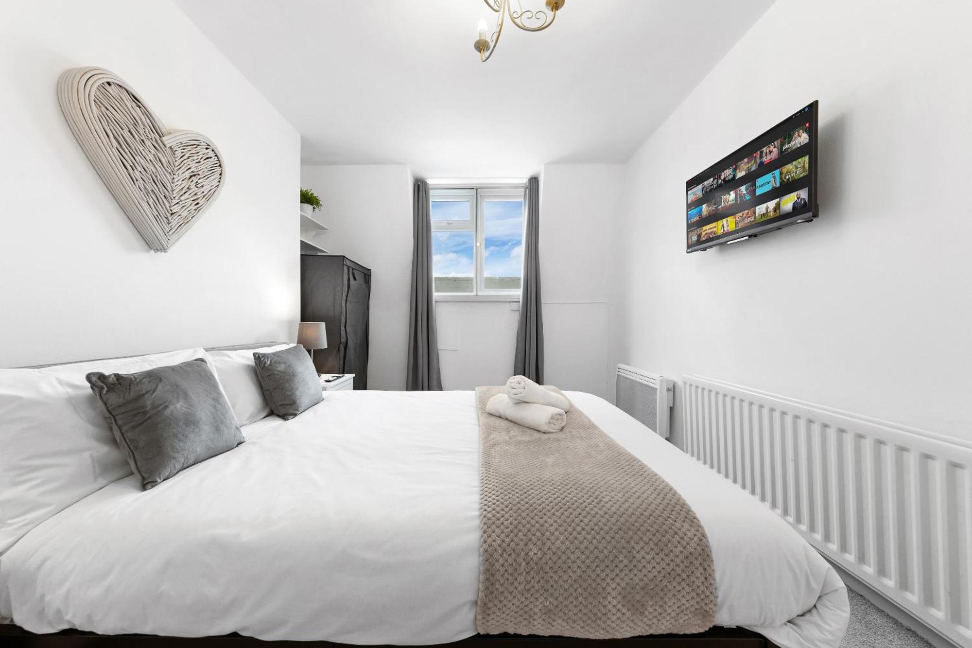 Newly Renovated Kensington 2 Bedroom With Balcony Near Harrods Sleeps 6, 2 Min Walk From Station Appartement Londres