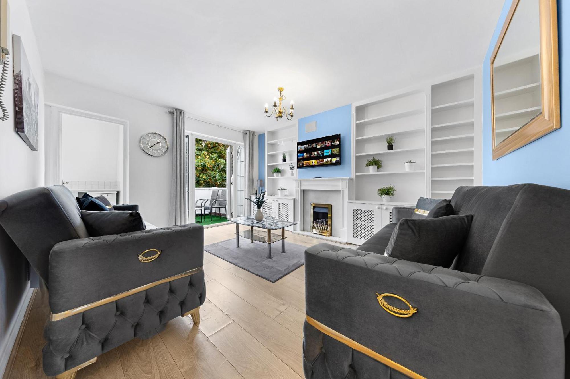 Newly Renovated Kensington 2 Bedroom With Balcony Near Harrods Sleeps 6, 2 Min Walk From Station Appartement Londres