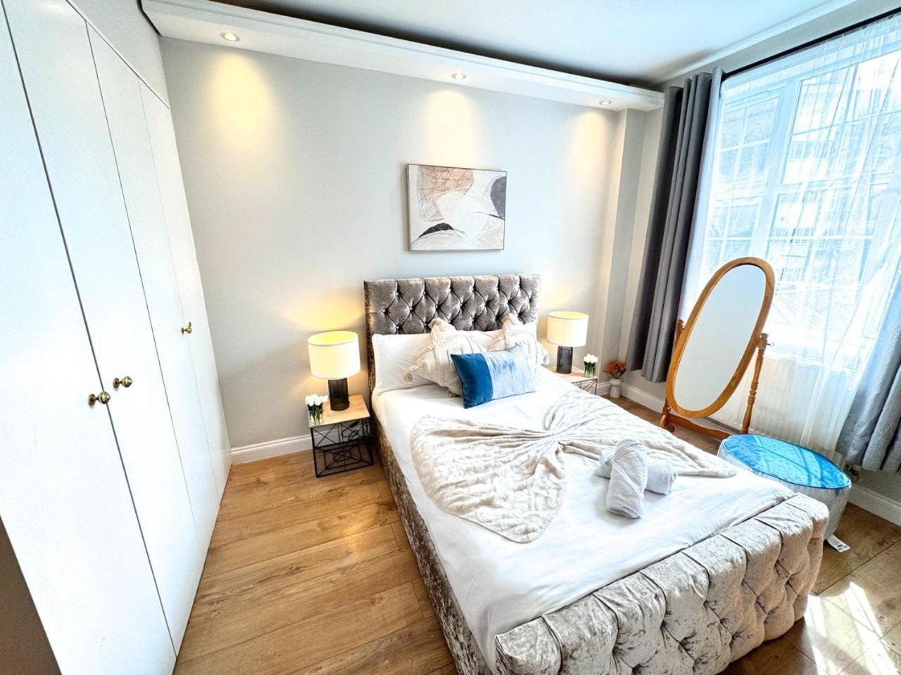 Comfortable Family Near Oxford Street