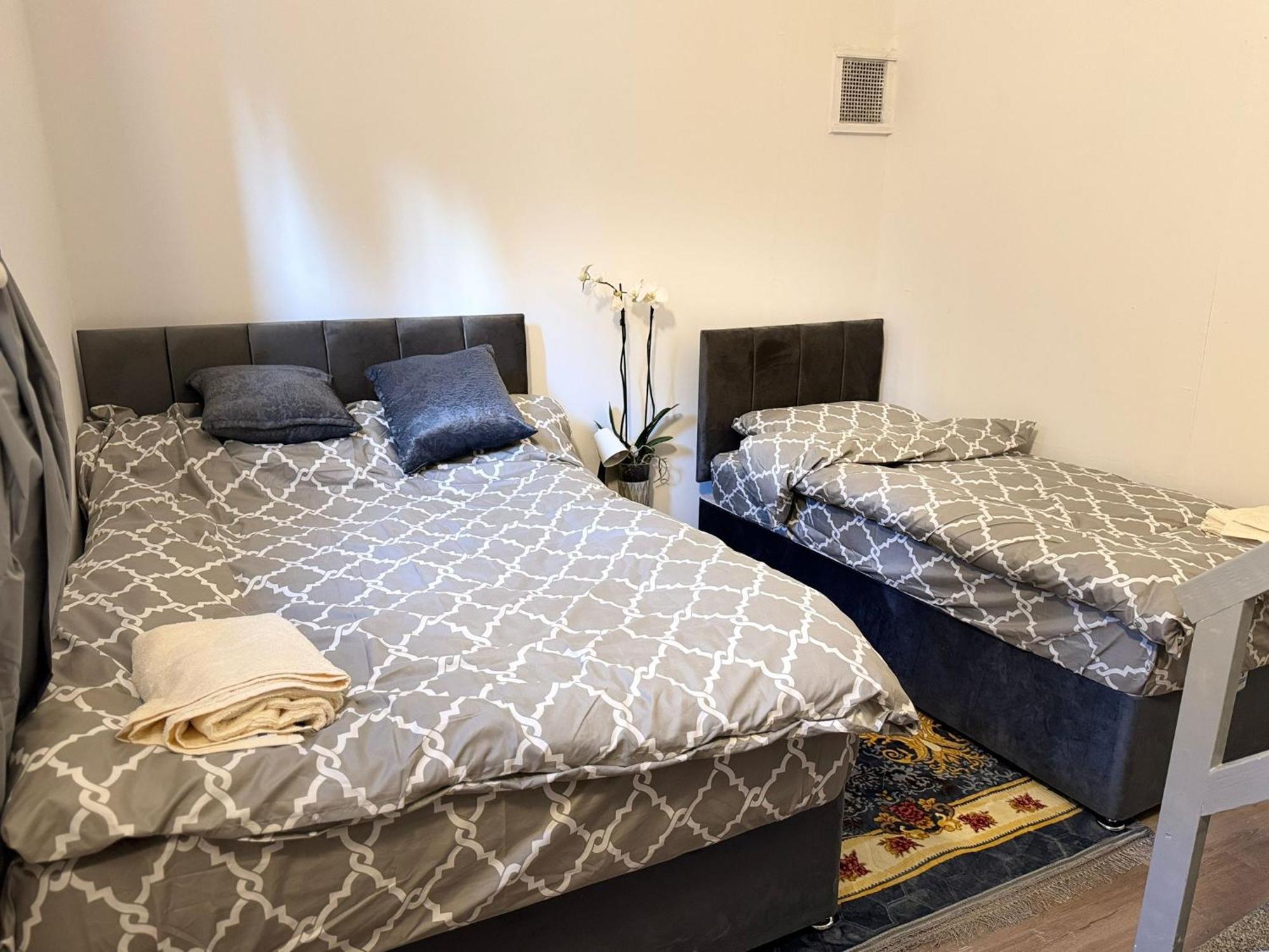 With 3 Beds- 20 Min From Bridge And Gatwick Airport Appartement Londres