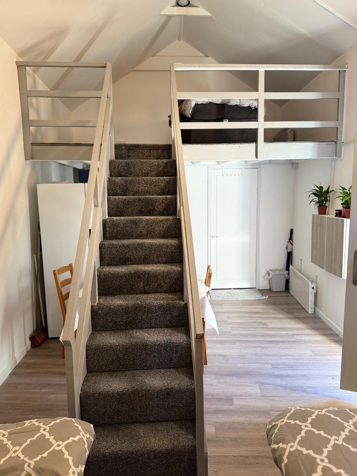 With 3 Beds- 20 Min From Bridge And Gatwick Airport * Londres