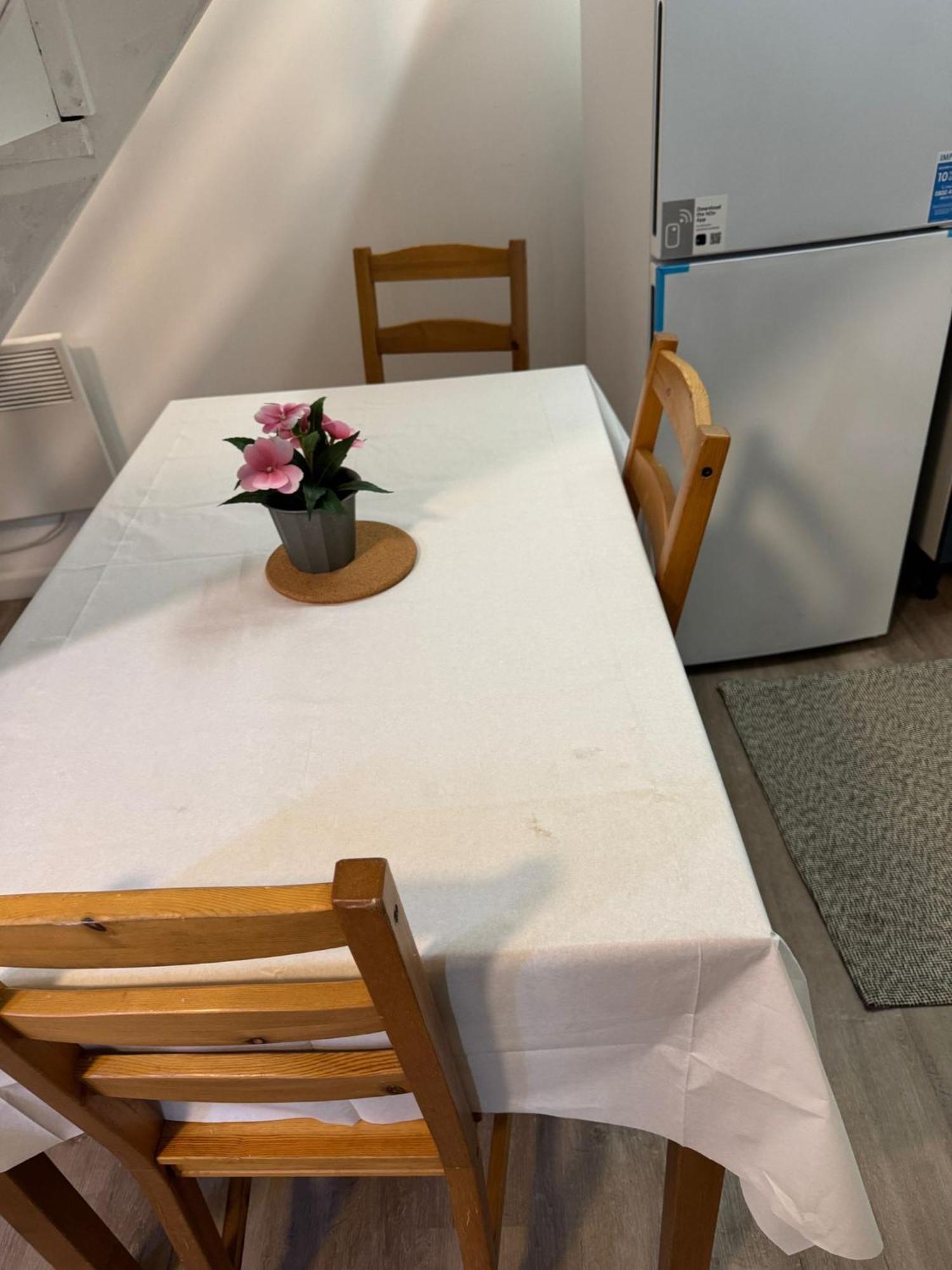 Appartement With 3 Beds- 20 Min From Bridge And Gatwick Airport *