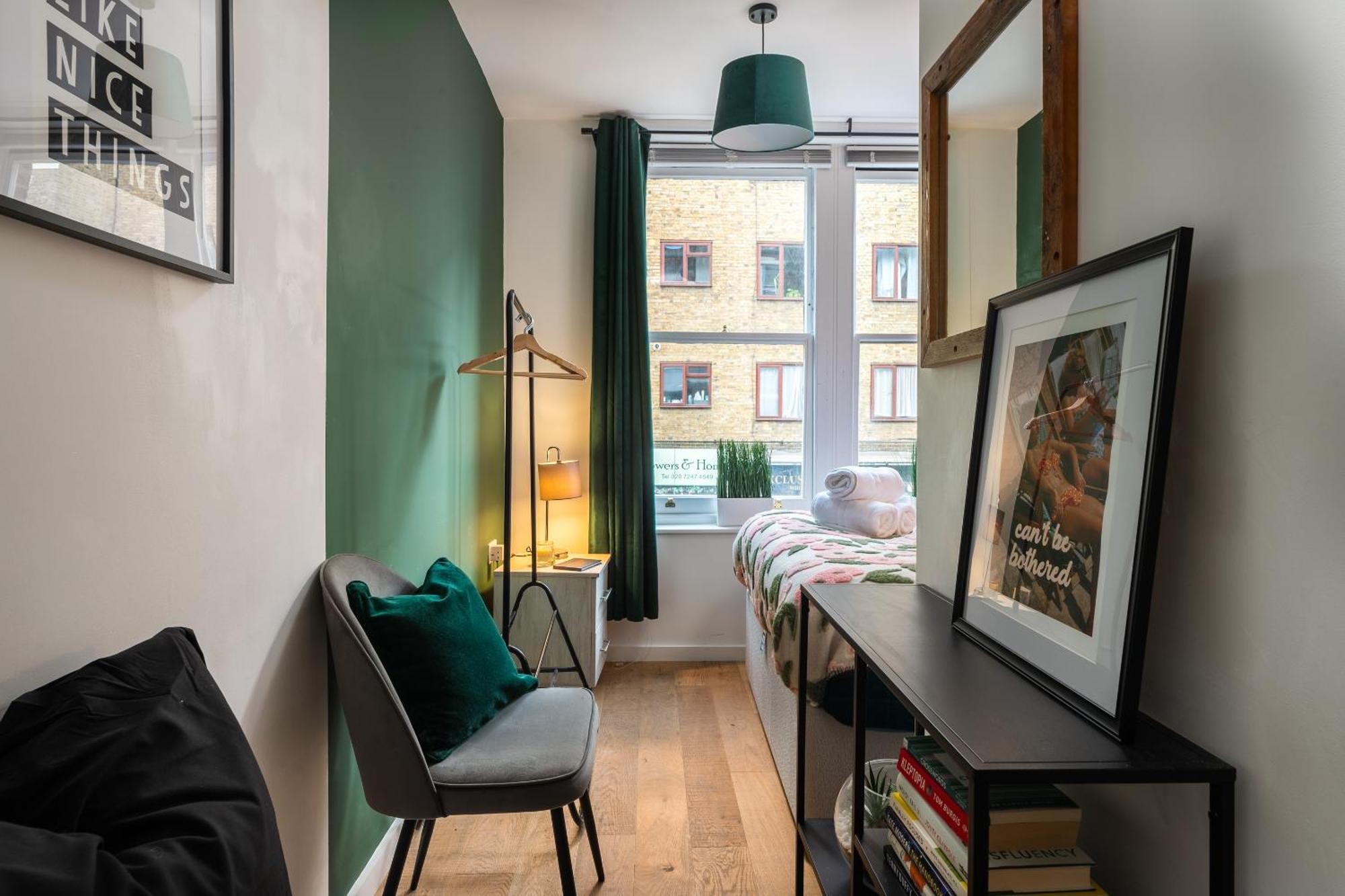 1br Stylish Flat By Hostarahomes, Near Liverpool Street, Prime Location, Sleeps Up To 4 *
