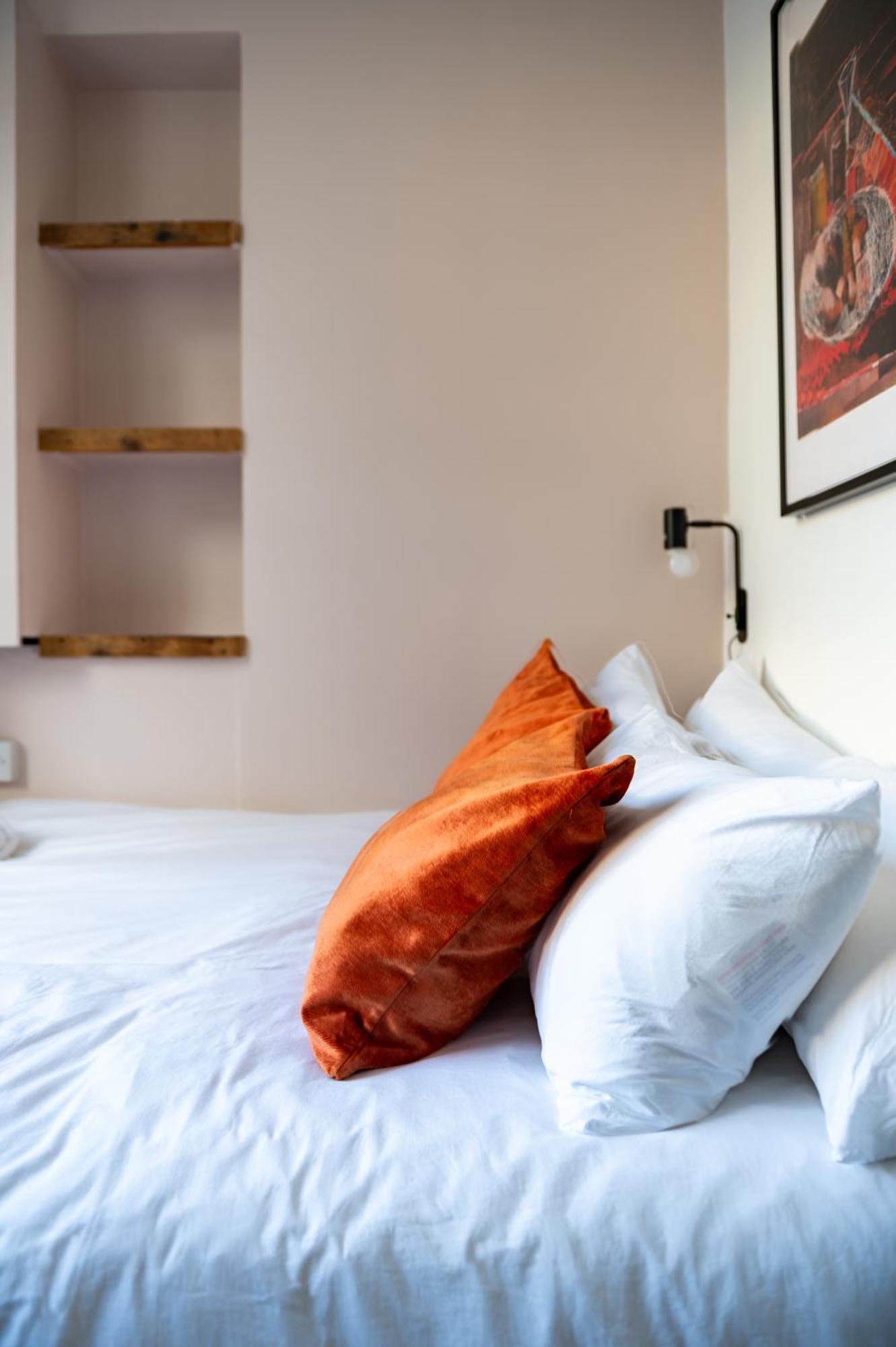 1 Bedroom Chic Flat By Hostarahomes, Sleeps Up To 4, Full Apartment, Location Apartamento *