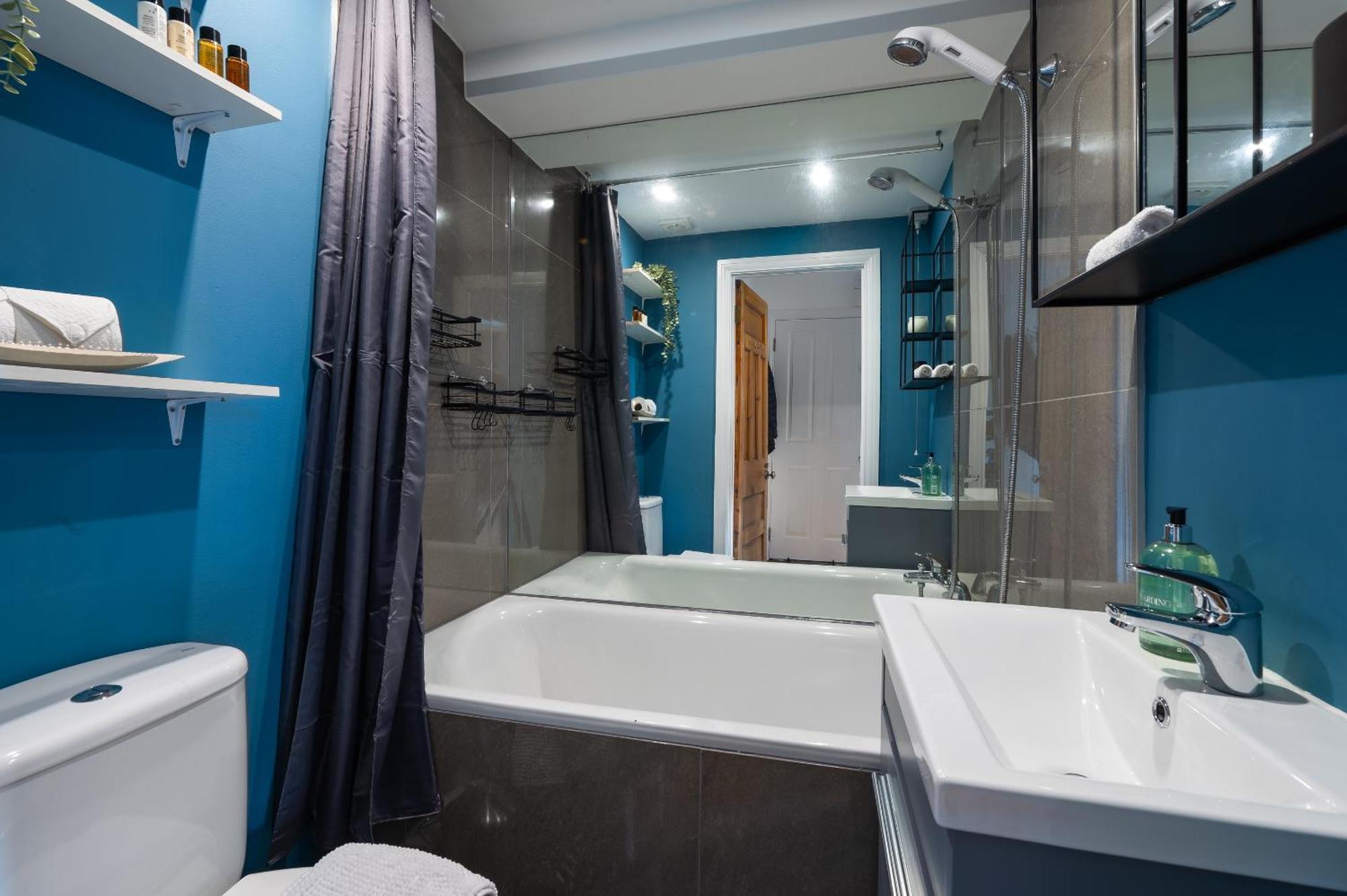 Apartamento 1 Bedroom Chic Flat By Hostarahomes, Sleeps Up To 4, Full Apartment, Location *