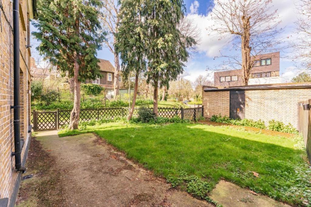 Cosy , Haven And Spacious London