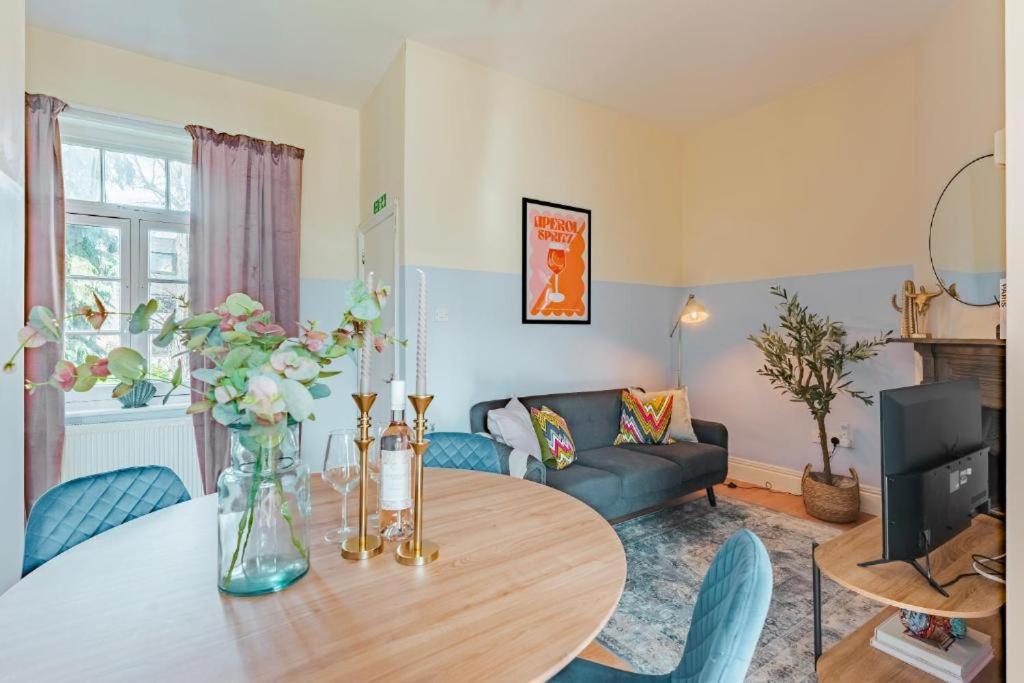Cosy , Haven And Spacious * London