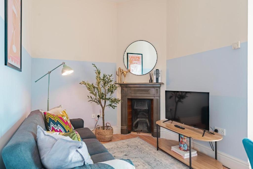 Cosy , Haven And Spacious Apartment